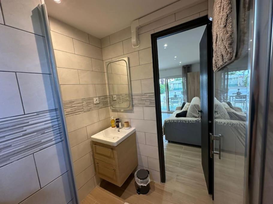 Cosy A 500m De La * Frejus