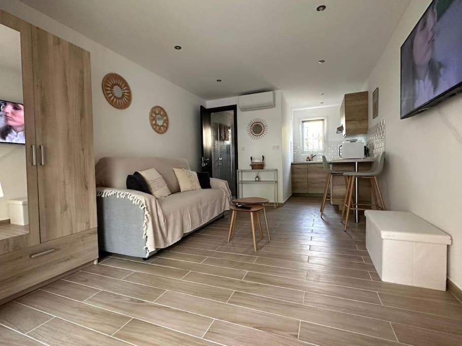 Cosy A 500m De La Apartamento Fréjus