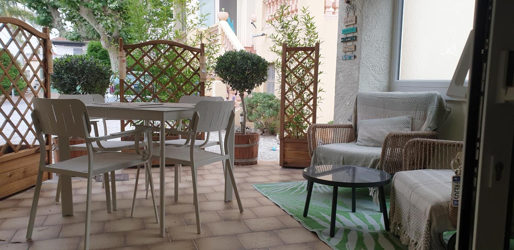 Apartment Cosy A 500m De La Frejus
